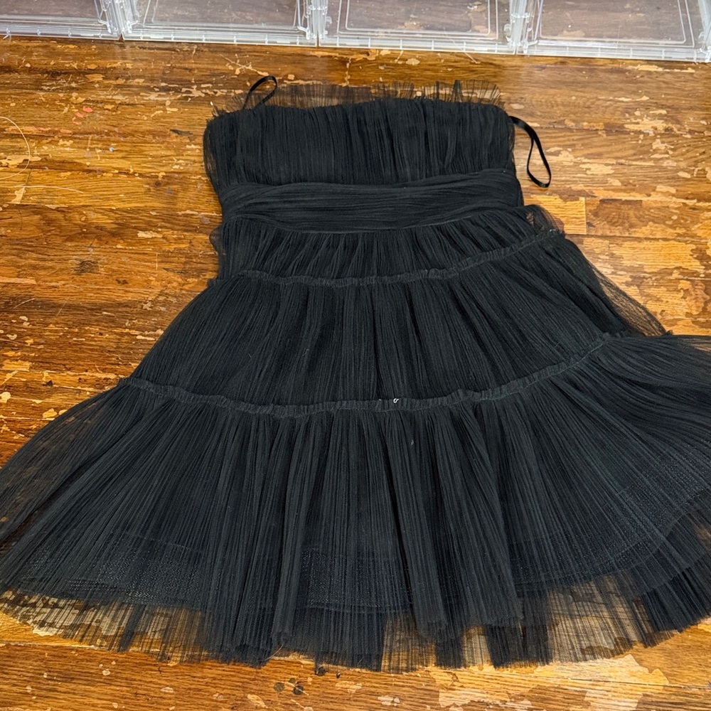 Elegant Black Strapless Tulle Dress